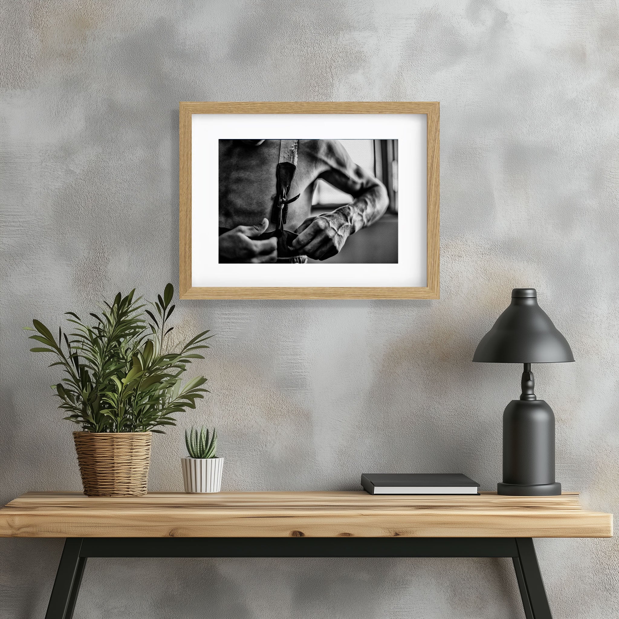 Detalle de fotografía sobre mesa de roble, acabado premium